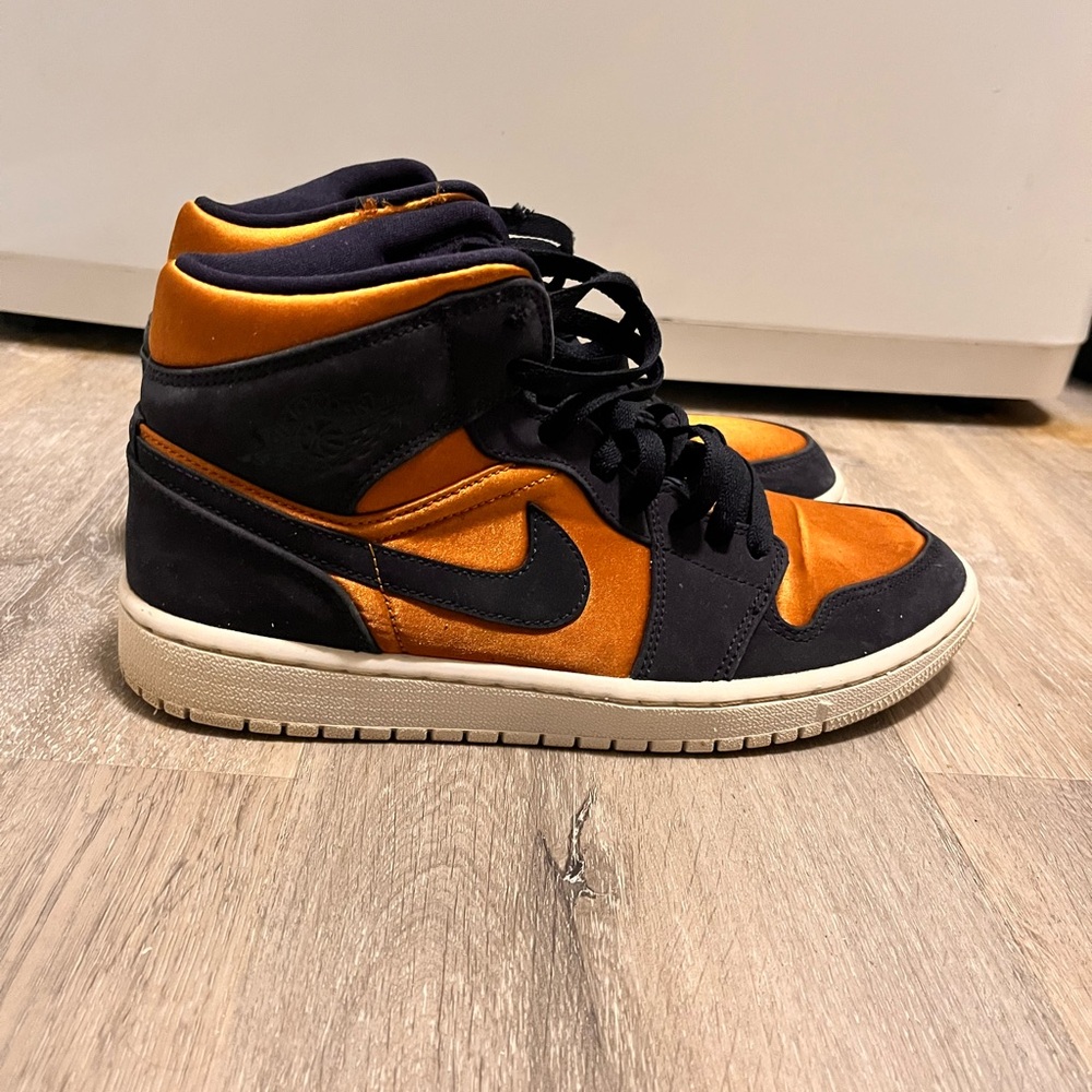 Nike High-Top Sneakers in Black and Orange